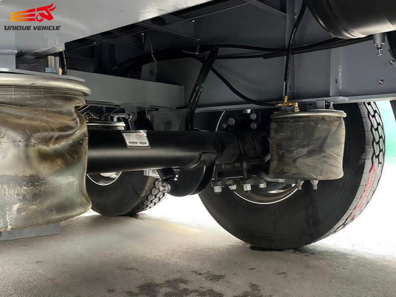 Tri Axles Side Curtain Freight Trailer - الصورة 4